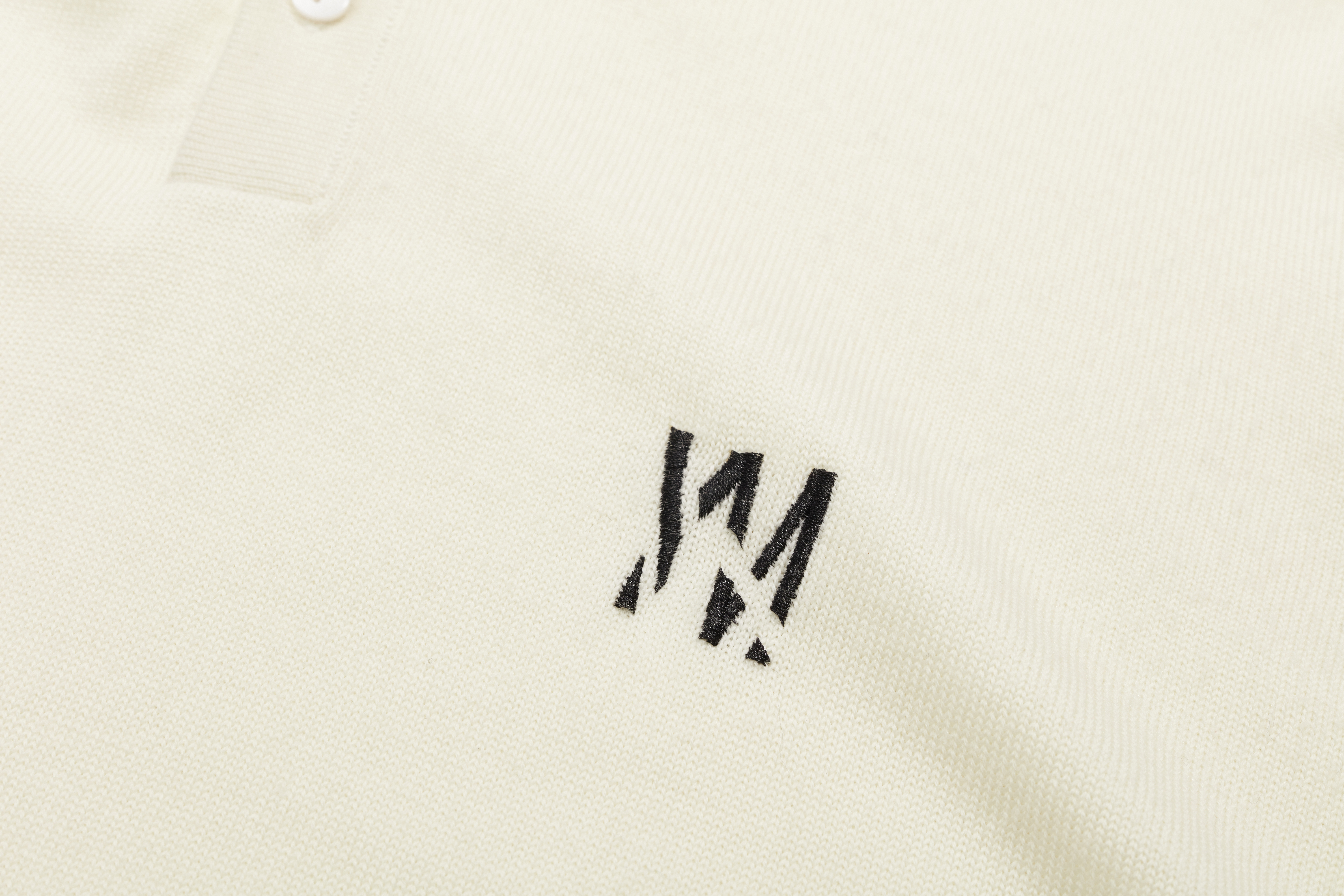 MEN'S PURE WOOL EMBROIDERED POLO WITH TWO MONTHER-OF-PEARL BUTTONS
