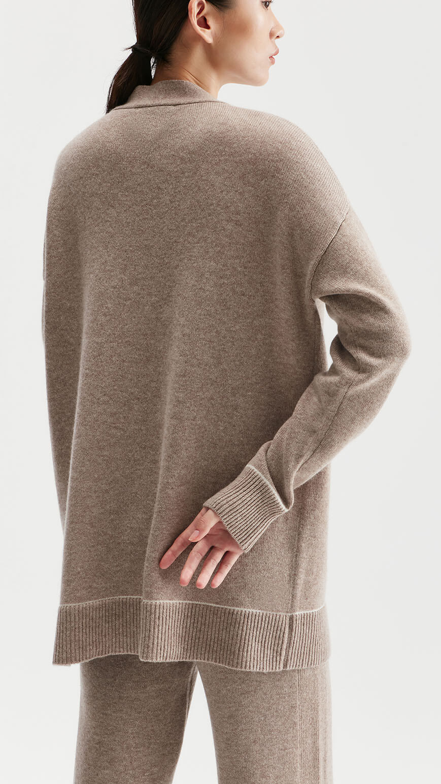 Cardigan cu nasturi &icirc;n față pentru femei 100% cașmir premium | Producător de tricotaje OEM
